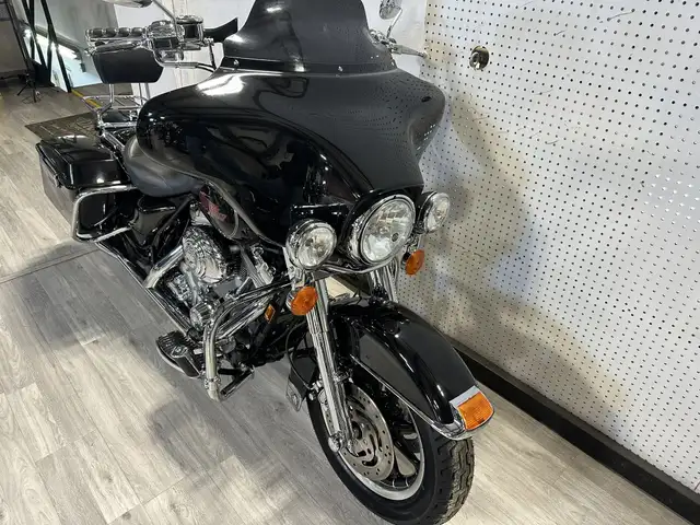 2007 Harley-Davidson Touring ELECTRA GLIDE CLASSIC in Street, Cruisers & Choppers in London - Image 8