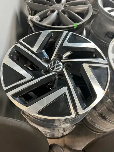 Volks 5x112 17" centre de Pneus mtl est 11251 rue notre dame est 514-507-5177