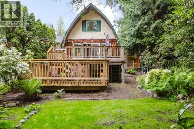 Tucked into a lush, private setting just a 3-minute walk to Metcalfe Beach, this unique Steiner arch...