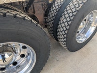 1 Owner 2019 Kenworth W900B With Cool Pack Wet Kit KMS: 481,143 HRS: 18,336 Over $39,000 just spend... (image 9)