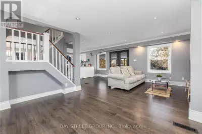 Price to Sell !! Gorgeous 1 1/2 Storey Home in The Heart Of Willowdale! Premium Lot 50.33' By 150' L...