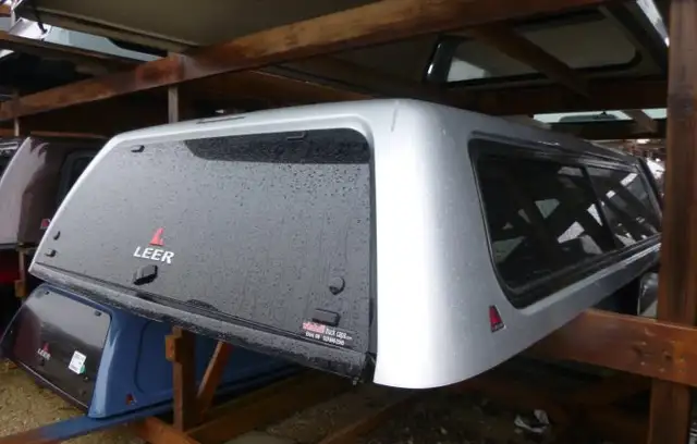 2014 - 2018 GMC Sierra or Chevrolet Silverado 8' Truck Cap in Other Parts & Accessories in Kitchener / Waterloo - Image 2