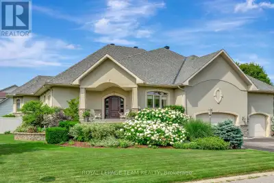WELCOME to 2 Beechgrove Gardens, an executive, majestic residence on a rare double lot in the heart...
