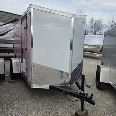 THIS NEW 2026 510 SLANT V-NOSE FEATURES SCREWLESS EXTERIOR, 24‘’ SIDE DOOR WITH FLUSH LOCK AND BAR L...