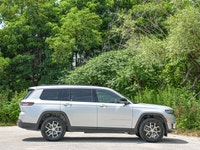 Memory Seat - Heated Seats - Heated Steering Wheel - 4x4 drivetrain for superior traction - Advanced... (image 4)