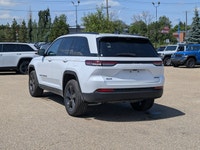 The New 2025 Jeep Grand Cherokee Limited delivers a perfect balance of refined luxury and capable pe... (image 3)