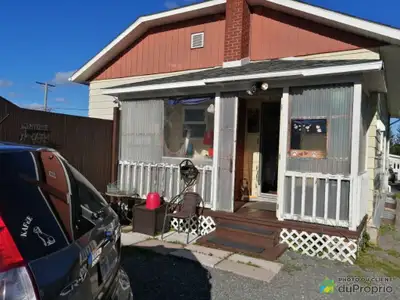 Maison en plein coeur du centre-ville de Chandler Très bon voisinage Secteur tranquille Prêt de tous...