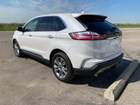 // EXCELLENT CONDITION! // Experience refined driving with the 2019 Ford Edge Titanium, now availabl... (image 6)