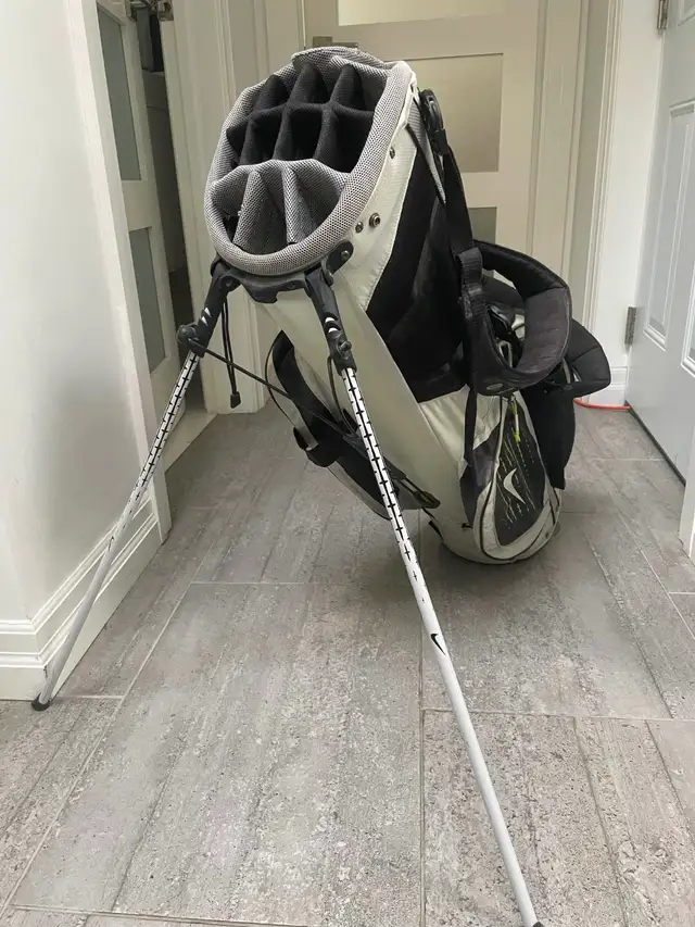 Nike Performance Hybrid Golf Stand Carry Bag Black Gray Green 14 in Golf in City of Toronto - Image 4