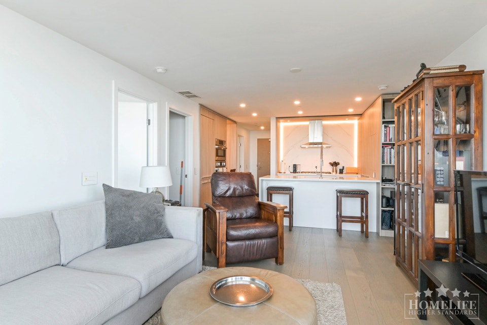 Stunning 2 Bed, 2 Bath Condo with Ocean Views in White Rock 5
