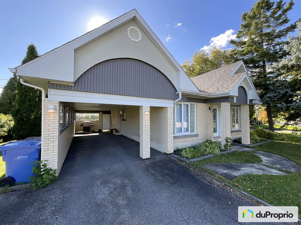 $467,000 - Bungalow for sale in Chicoutimi (Chicoutimi) — photo 2