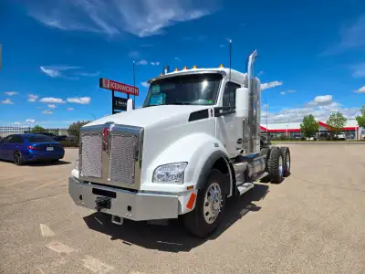 NEW: 2027 Kenworth T880 40" Low Roof Color: White Sleeper Type: 40" Integral Low-Roof Engine: Cummin...