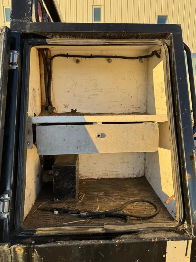 2001 DODGE RAM 3500 in Heavy Trucks in Saskatoon - Image 27