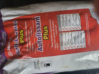 Self leveling cement