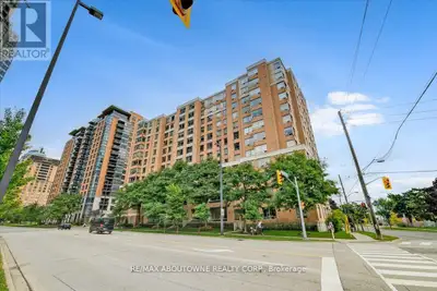 Welcome to this Luxurious Tridel Condo With 24hr gatehouse security. Bright & spacious 1+1 bedroom 1...