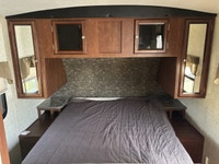 This couples coach trailer is perfect for camping and travelling! The front bedroom has a queen bed... (image 7)