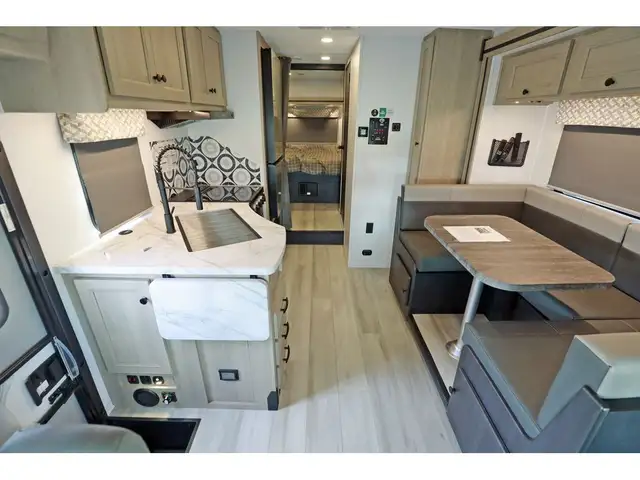 2026 Forest River Sunseeker 2500 Classe C VR / RV 3 Extensions . in RVs & Motorhomes in Laval / North Shore - Image 5
