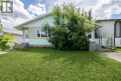An excellent opportunity to own a side-by-side duplex on one title! Whether you're an investor looki...