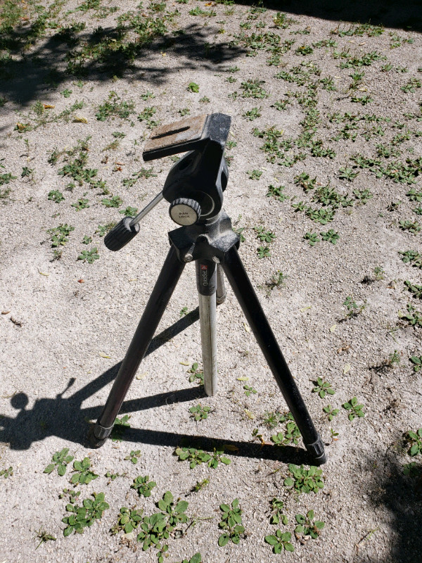 TRIPOD FOR SALE  in Cameras & Camcorders in Winnipeg - Image 3