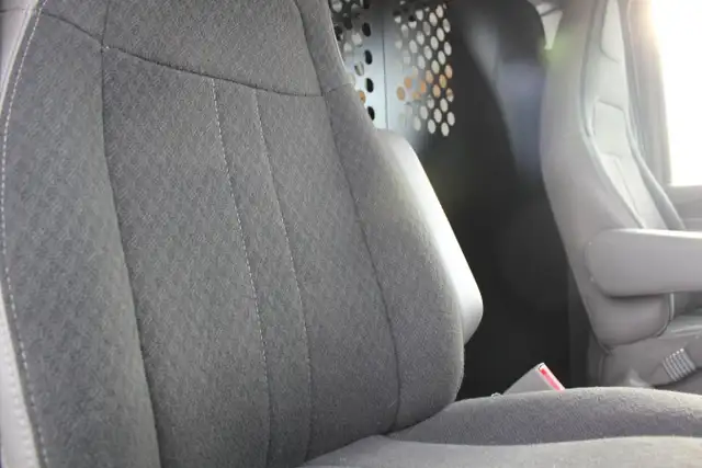 2023 GMC Savana Cargo Base in Cars & Trucks in Comox / Courtenay / Cumberland - Image 17