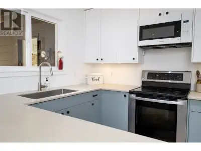 Hey buyers,looking for your first home or perhaps an investment? This recently updated 3 bedroom tow...