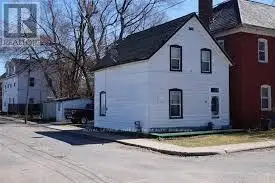 This quaint 2 bedroom home is within easy access to the downtown core. There is plenty of space to s...