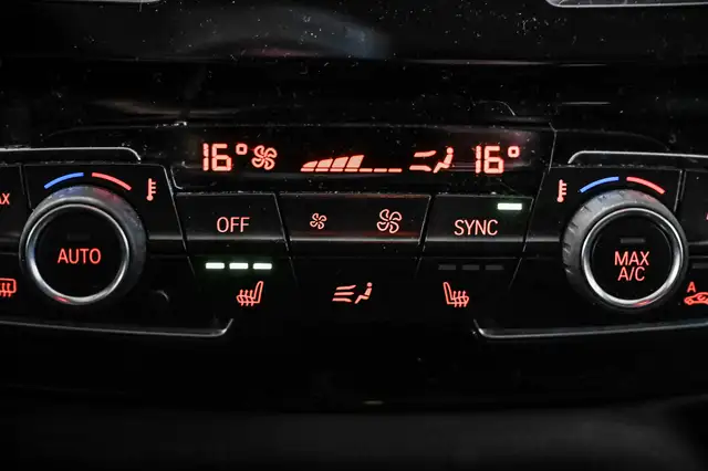 2018 BMW X1 xDrive28i | Mags | Cuir | Toit Pano | Caméra | * À v in Cars & Trucks in City of Montréal - Image 27