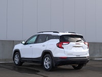 CARGET AUTOMOTIVE is thrilled to offer this 2022 GMC Terrain SLE, a versatile compact SUV in Canada,... (image 8)