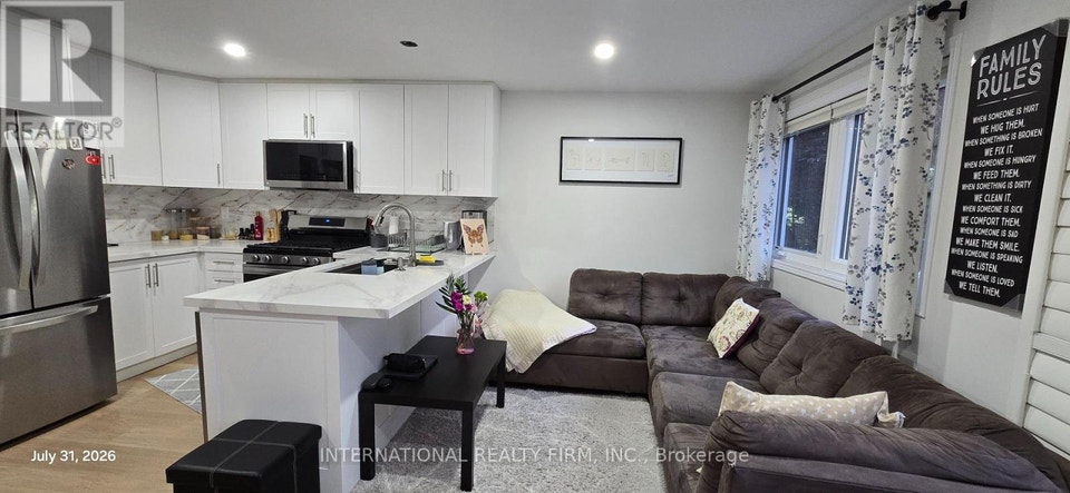 MAIN - 261 SOUDAN AVENUE Toronto (Mount Pleasant West), Ontario 2