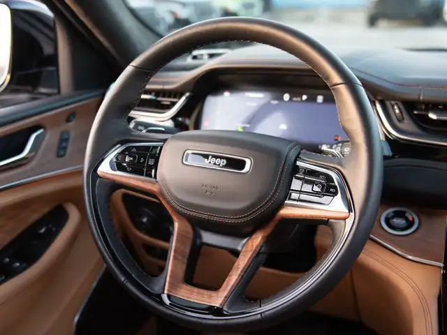 2025 Jeep Grand Cherokee L Summit in Cars & Trucks in Calgary - Image 11