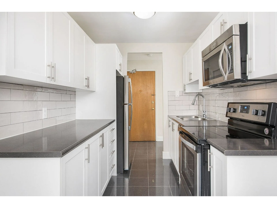 3 Bedroom Apartment for Rent - 200 Ridley Boulevard 3