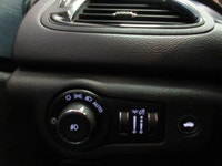 CHRYSLER 200 S 2015 V-6 3.6 LITRES PENTASTAR 295 HP / CUIR NOIR CHAUFFANT ET ÉLECTRIQUE / CAMÉRA DE... (image 9)