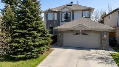 Perfect location on a family-friendly, quiet cul-de-sac in the prestigious Simcrest Estates of Signa...