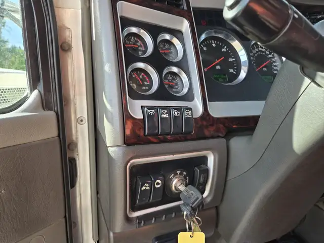 2014 KENWORTH T800 in Heavy Trucks in Saskatoon - Image 34