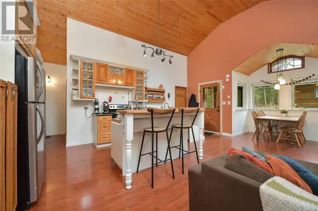300 Bonsai Pl Qualicum Beach, British Columbia in Houses for Sale in Parksville / Qualicum Beach - Image 5