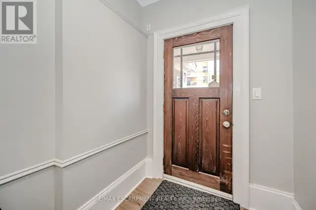 1 - 492 LOCUST STREET Burlington (Brant), Ontario in Commercial & Office Space for Rent in Oakville / Halton Region - Image 6
