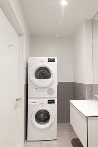 Renovated Akelius studio apartment for rent. Located near Drummond & Doctor Penfield in the Ville Ma... (image 4)