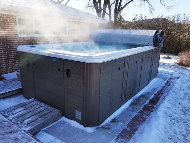 Roll Cover. in Hot Tubs & Pools in Calgary - Image 3