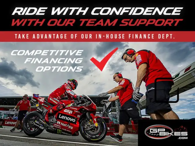 Triumph Daytona 660 Carnival RedSapphire Black in Sport Bikes in Oshawa / Durham Region - Image 9