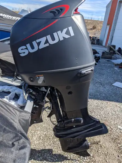 Marsh's Marina 2024 Suzuki DF250TXSS Matte Black. Innovation with Fuel Injection from 9.9 hp – 350 h...