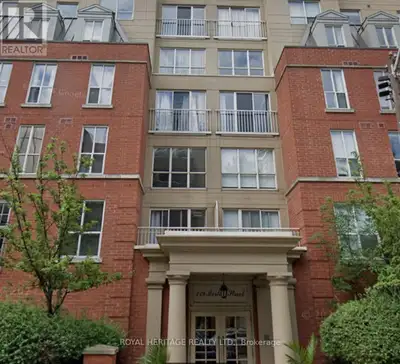 Gorgeous Two Storey Loft with 18' living room ceiling, views of greenbelt and the city's downtown sk...