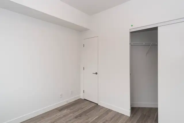 1 Bedroom Loft Apartment in Long Term Rentals in Vancouver - Image 8