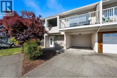 Wow...an affordable oceanview, 3-bedroom home just a short walk to the marina, beaches & the famous...