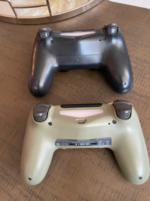 2 PS4 controllers in General Electronics in Mississauga / Peel Region - Image 2