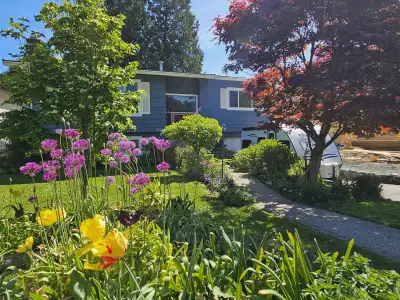 Beautiful family home with MD-465 multi-family zoning near Heritage Park and West Coast Express. The...