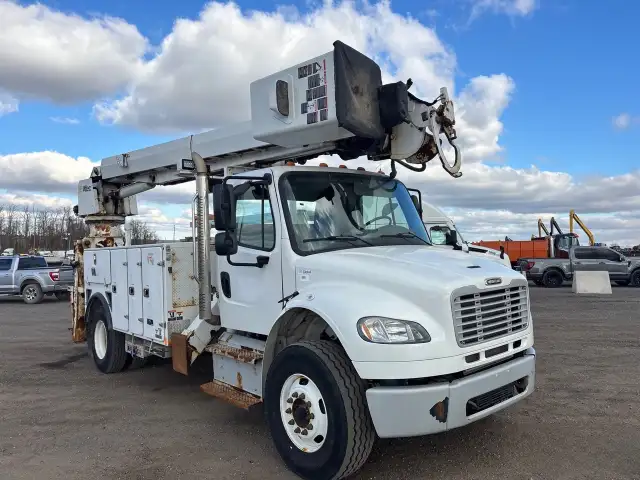 2019 Freightliner: Altec DM47B Digger Derrick. in Other in Mississauga / Peel Region - Image 4