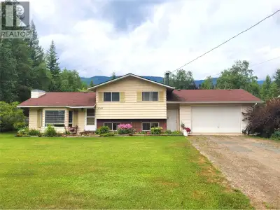 Charming, Well Maintained & Incredible Value! This very well-maintained 3-bedroom, 2.5-bath split-le...