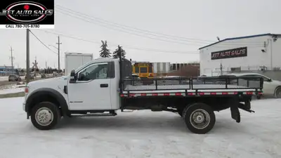 NEW ARRIVAL..... 2020 FORD F-550 XLT Reg Cab Flat Bed 12 FT BED - 6.7L V8 Diesel - 247,507 KM - 4X4...