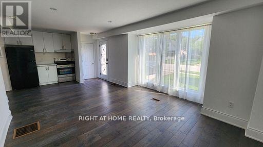 82 ELLINGTON DRIVE Toronto (Wexford-Maryvale), Ontario 3