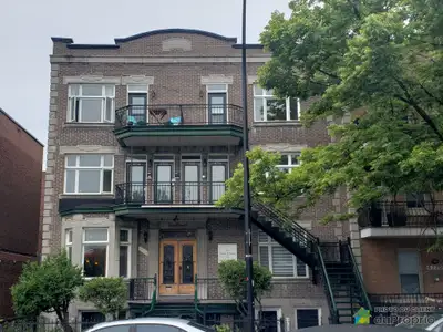 Petite Italie,marché Jean-Talon. Très grand 5-plex de 2800 pieds carrés par étage avec une façade de...
